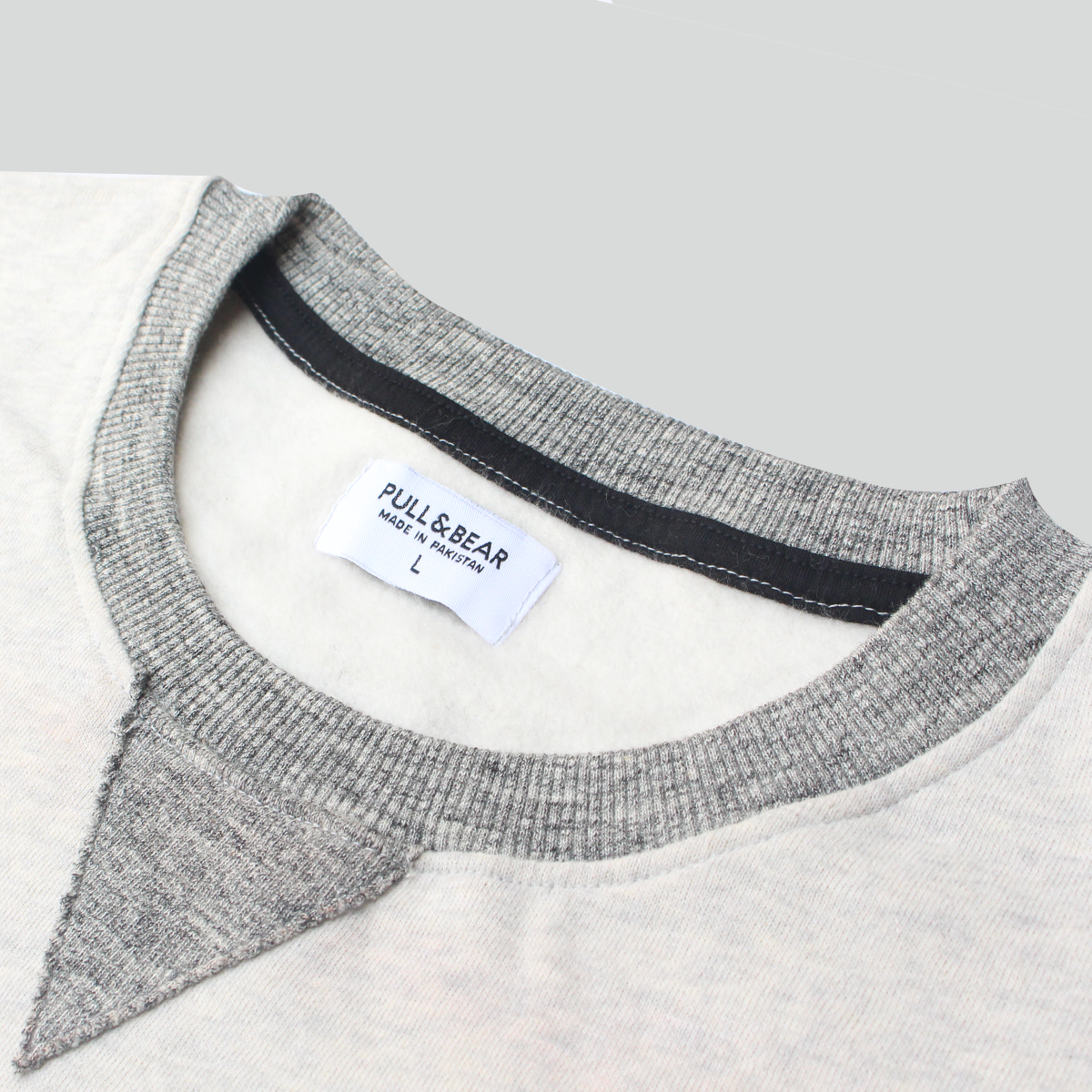 V Style Decent White Sweat Shirt for Men